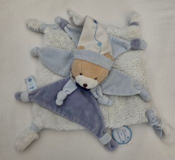 Doudou et compagnie ours Petit chou carre plat blanc et bleu
