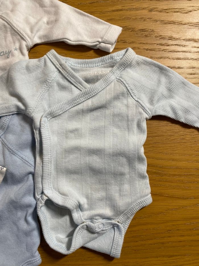 Kiabi Lot de 5 Bodies bleu/blanc Taille Naissance - photo numéro 4