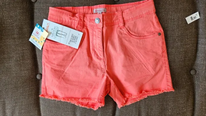 NEUF short fille 10 ans