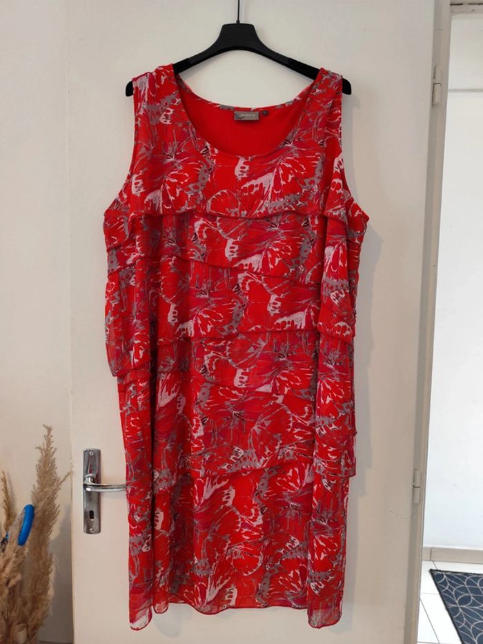 Robe rouge à volants taille 56 Ikebana