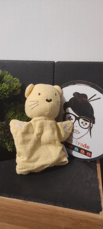 doudou marionnette vertbaudet chat lange jaune  noir blanc patte empreinte queue