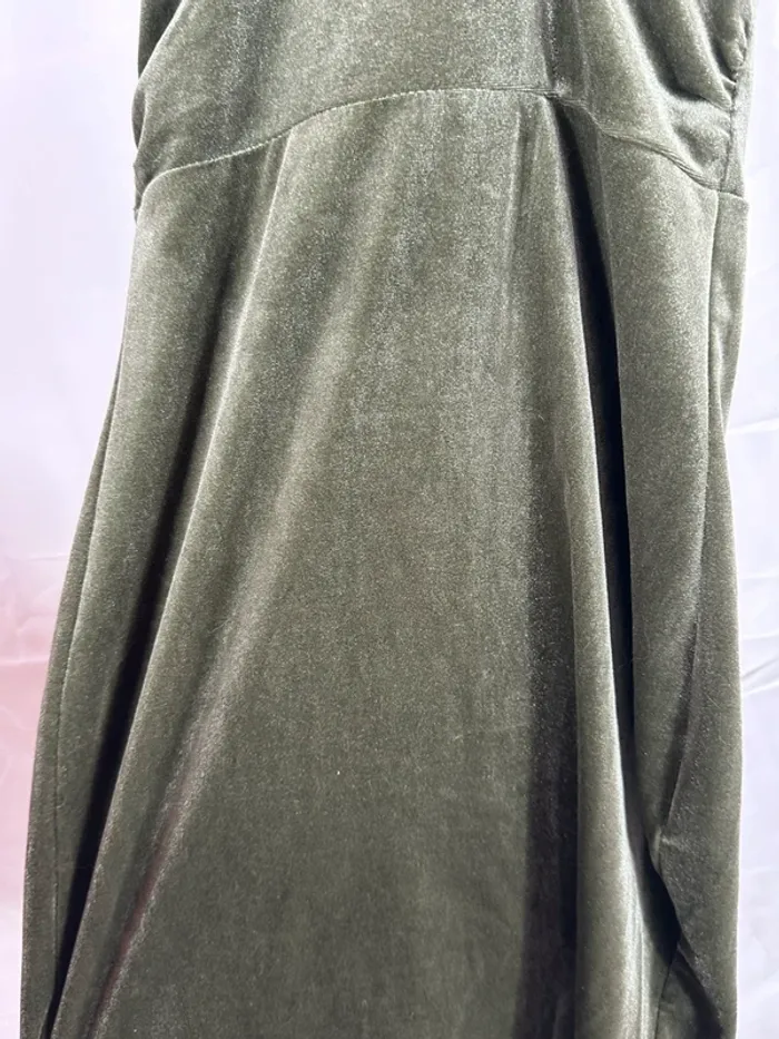 Robe Bershka Verte velour - photo numéro 4