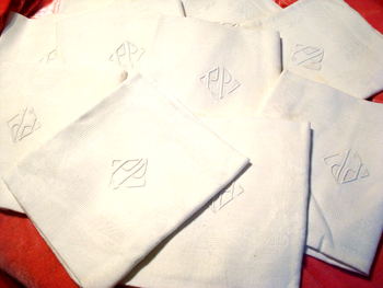 LOT DE 11 ANCIENNES SERVIETTES DE TABLE EN LIN