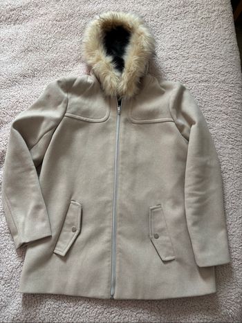 Manteau court blanc cassé à capuche