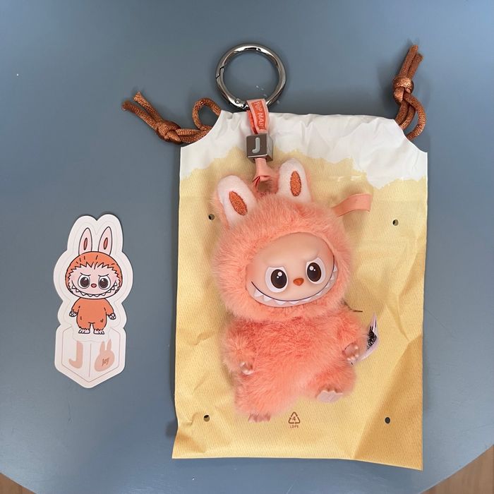 Pop Mart Labubu The Monsters Pin For Love - Lettre J