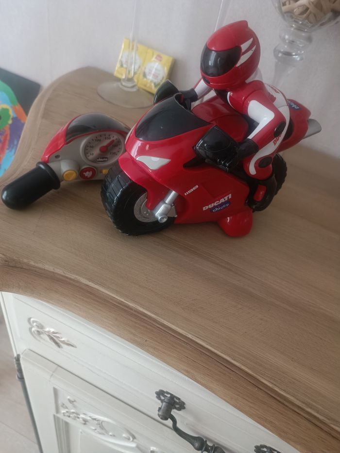 Moto  téléguidé Chicco