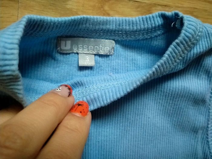 Débardeur bleu. U essentiel.
Taille 3 ans - photo numéro 3