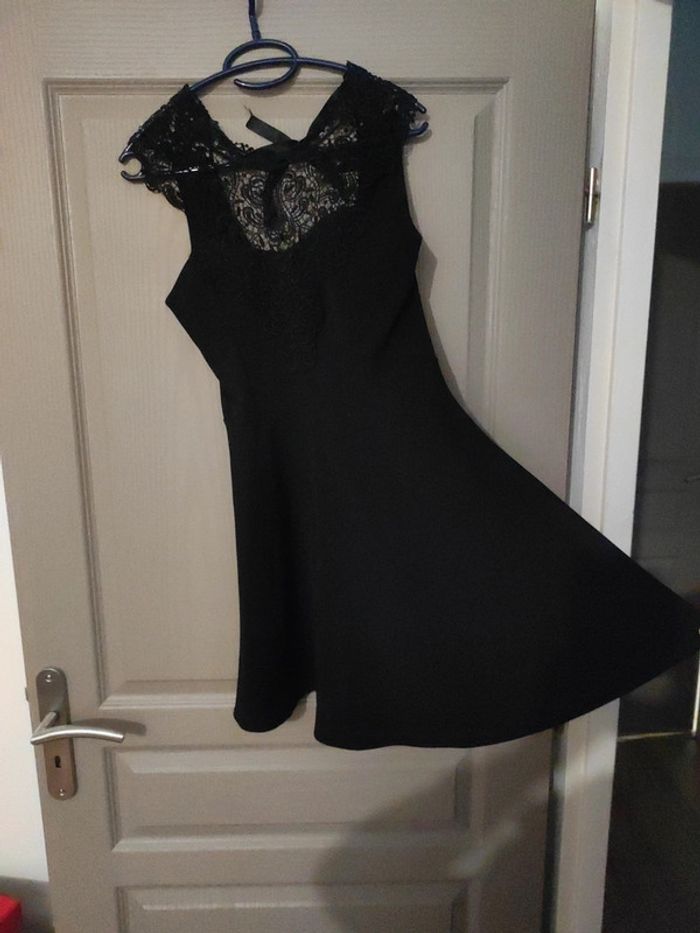 Robe courte noire - photo numéro 3