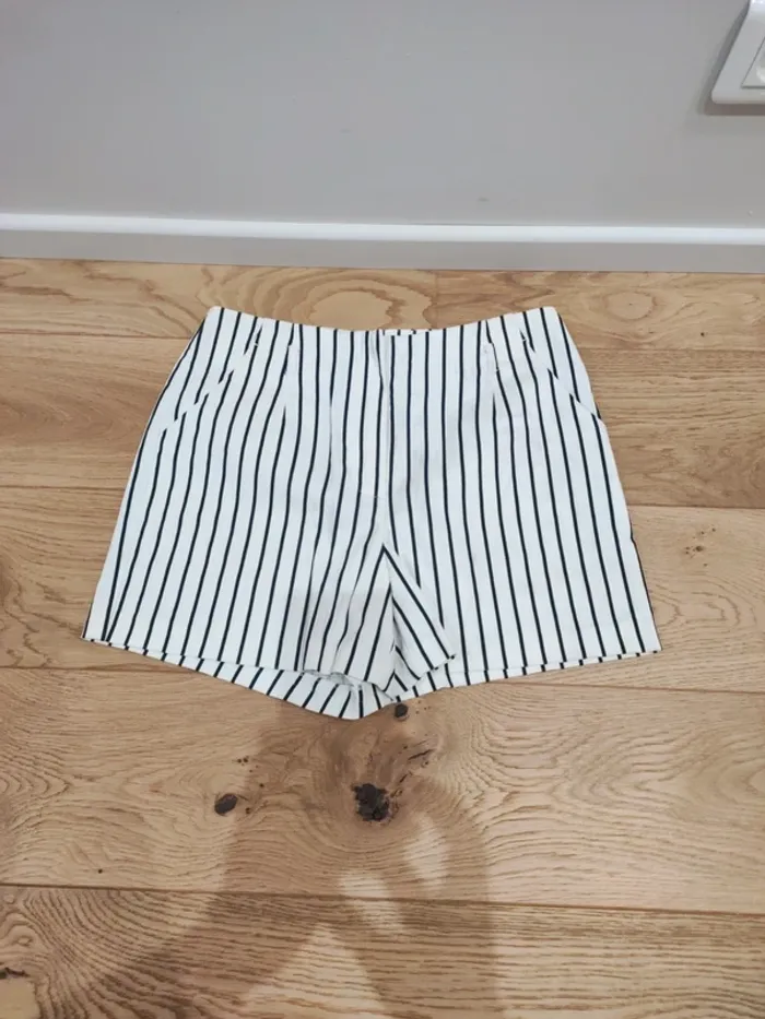 Short à rayures noir et blanc - 38 - Neuf
