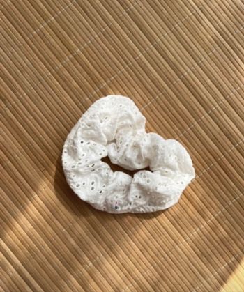 Chouchou broderie anglaise