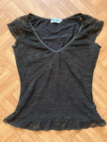 Top blouse épaule dénudé en dentelle noir Anti-Flirt