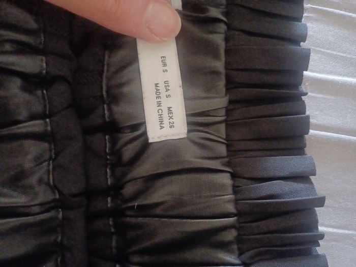 Jupe zara courte élastique faut cuir fluide S doublure short - photo numéro 3
