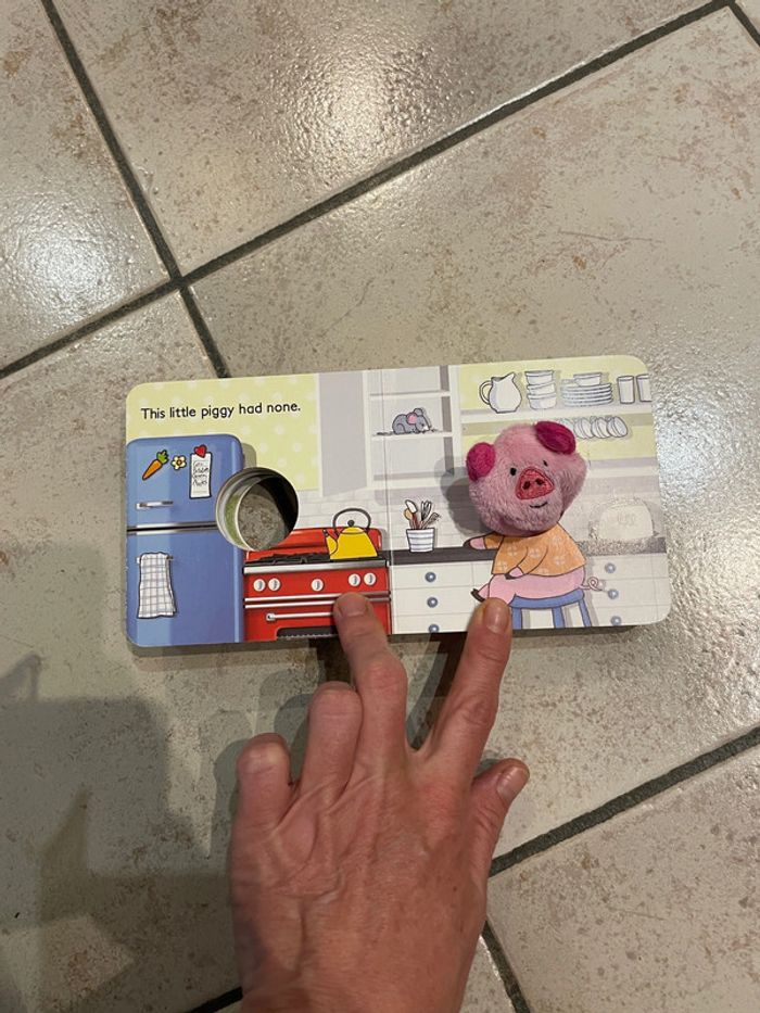 Livre Marionnette This Little Piggy (en anglais) - photo numéro 3