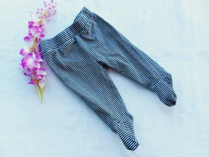 Bas de pyjama mixte avec pieds 68cms  (Zeeman) 6 mois - photo numéro 2