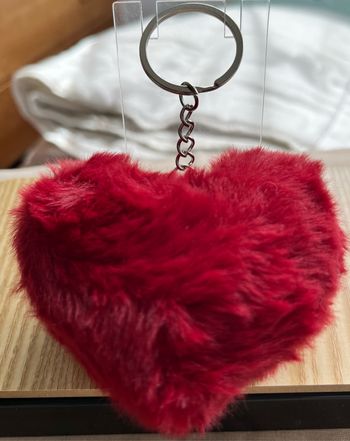 Porte clé coeur fausse fourrure