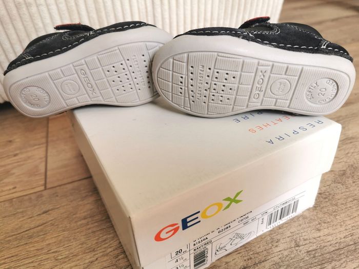 Chaussures en cuir et nubuck  bébé Geox taille 20 - photo numéro 3