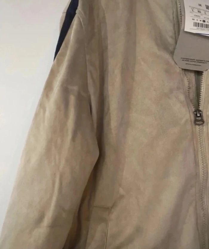 Veste bomber Pull & Bear effet suédé taille L Neuve  Avec un liserai sur les côtés - photo numéro 3