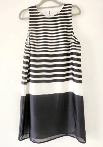 Robe sans manches Camaïeu à rayures bleu et blanches – Élégante et fluide
