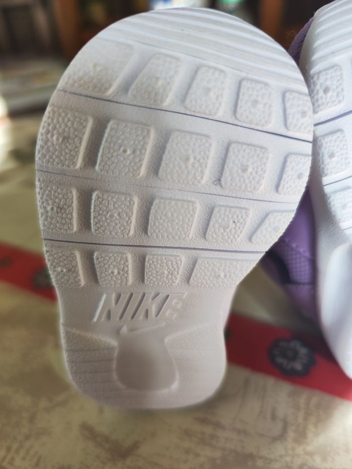 Baskets nike pointure 19 - photo numéro 2