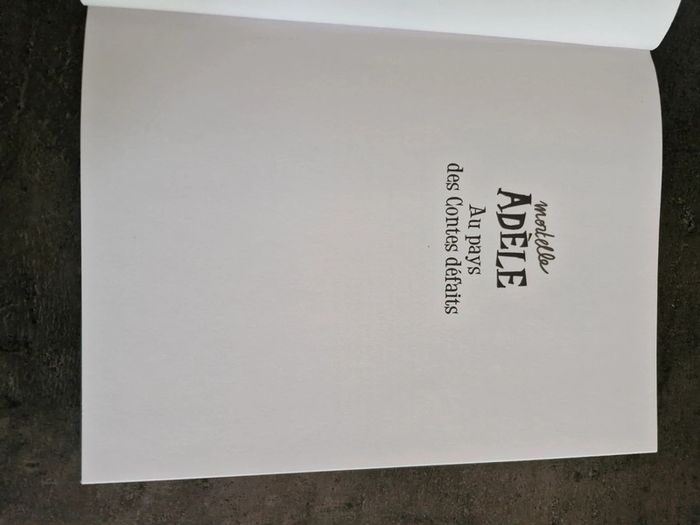 Livre mortelle adèle au pays des contes défaits - photo numéro 4
