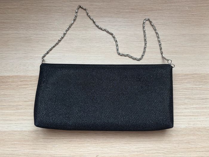 Pochette noire brillante avec anse - photo numéro 2