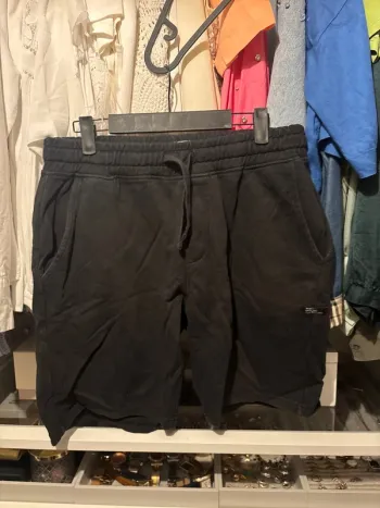 Short noir