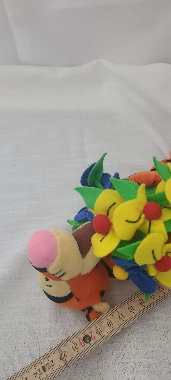 Peluche Tigrou DISNEYLAND Paris Mother's Day Tigger bouquet de fleurs Winnie l'ourson - photo numéro 2