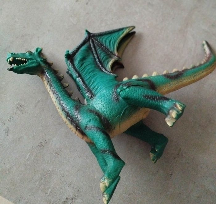 Figurine grand dragon vert - photo numéro 3