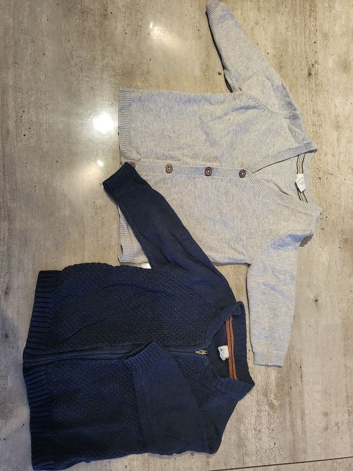 Lot 6-9 mois pulls, gilets, pantalons - photo numéro 3