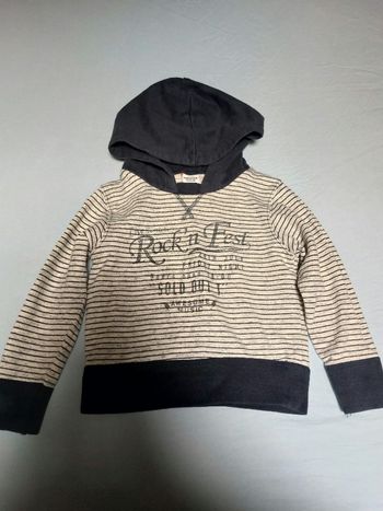 Sweat à capuche tape à l'œil