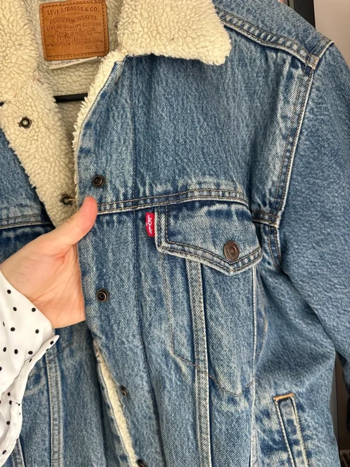 Veste en jean et moumoute - photo numéro 4