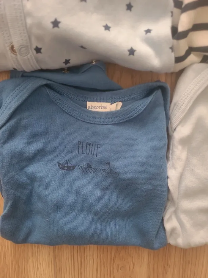 Lot pyjamas et bodies 6 mois - photo numéro 5