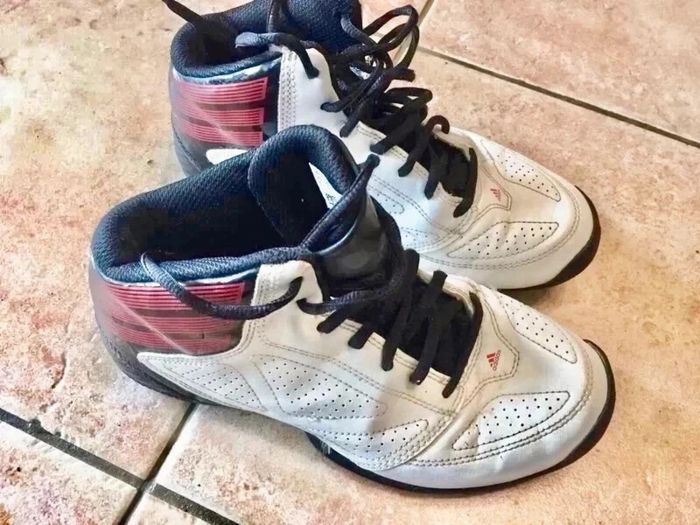 Basket Adidas P36 en tbe à 10 euros