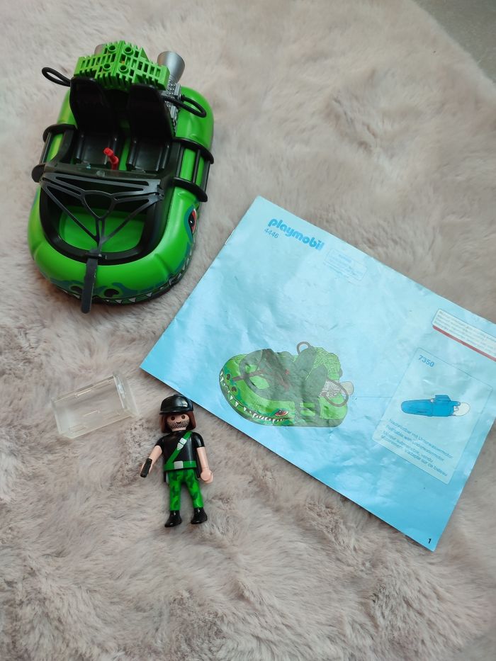 Aéroglisseur+ un braconnier Playmobil