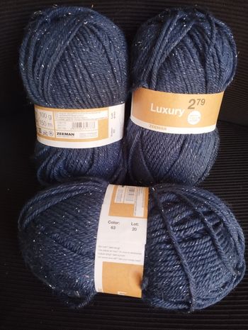 * 3 pelotes bleu nuit brillant Luxury par Zeeman