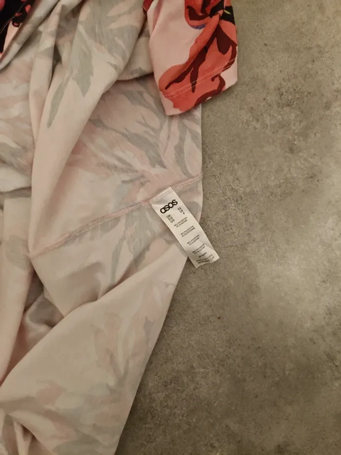Robe Asos fleurs roses T.38 - photo numéro 3