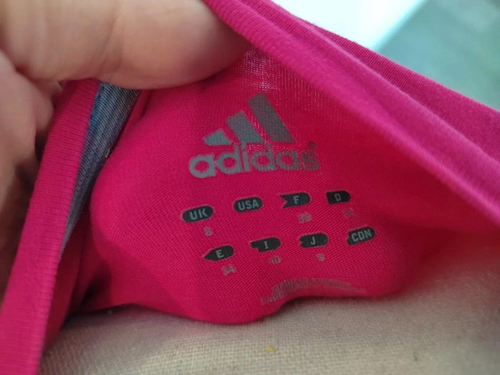 Tee-shirt Adidas rose
Taille 36
Excellent état - photo numéro 3