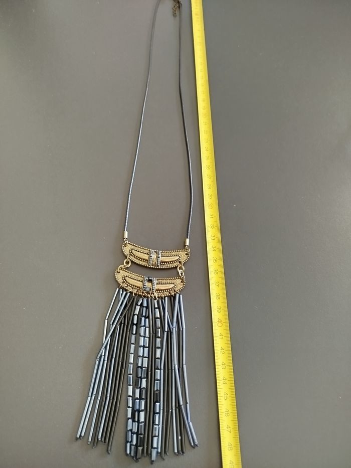 Collier pendentif noir et doré - photo numéro 3