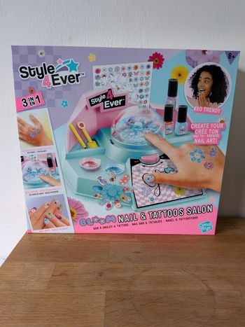 Bar à ongles et tatouages