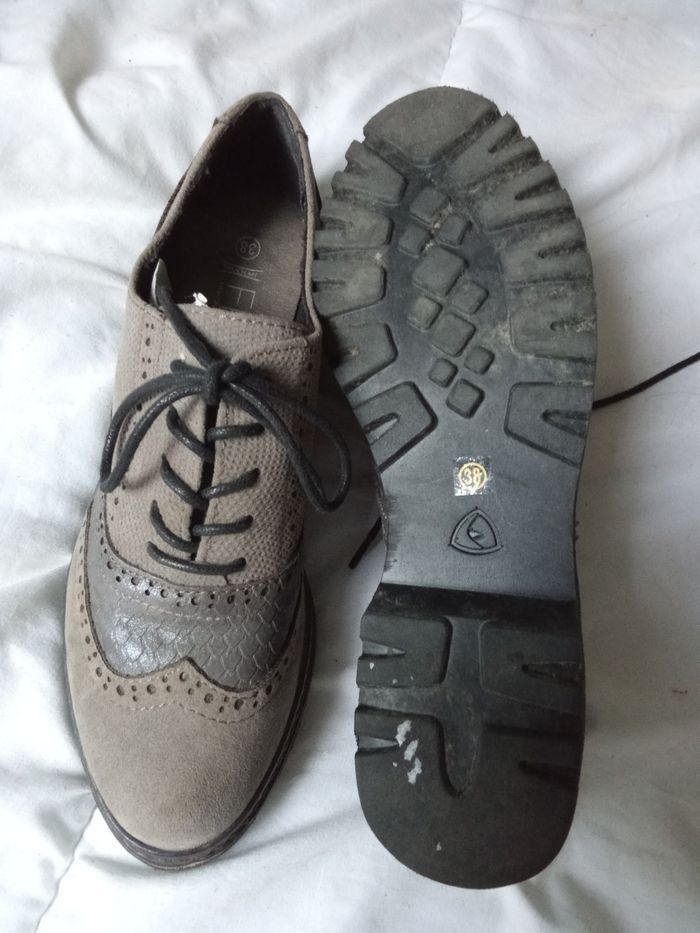 Chaussures,Derbies, basse pour  femme taille 38, hiver grise, noire FPC, lacet - photo numéro 4