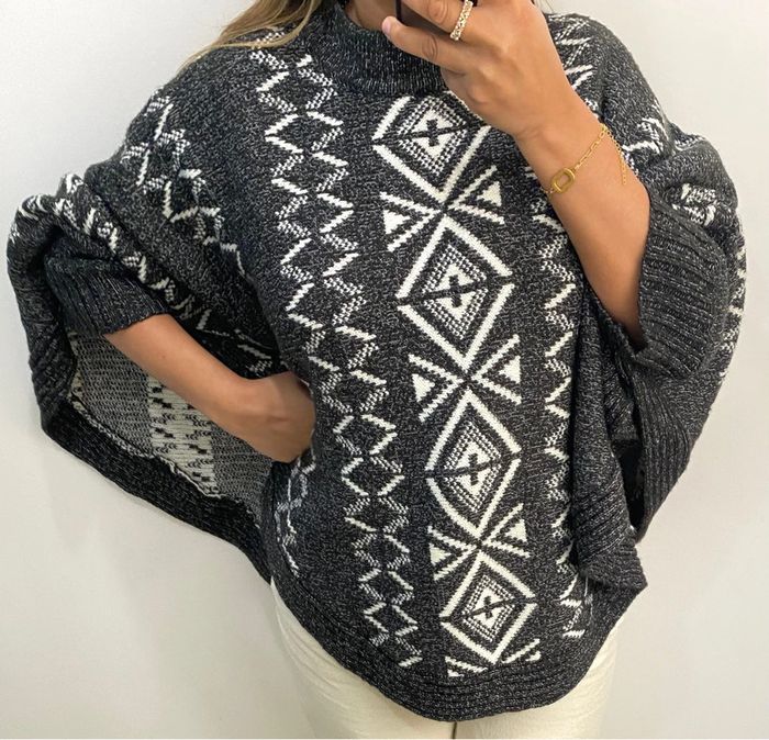 Superbe Pull Poncho Taille M - photo numéro 2