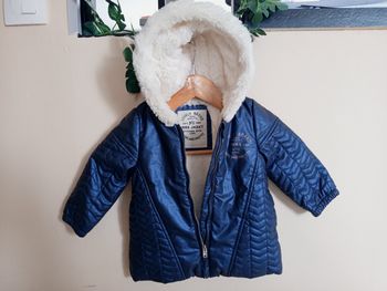 Magnifique blouson chaud de la marque IKKS pour petite fille.
