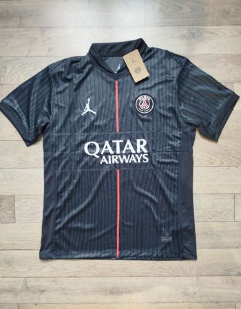 Quatrième maillot PSG 25 26 taille L 