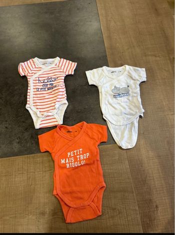 Lot de 3 bodies manches courtes bébé taille 1 mois
