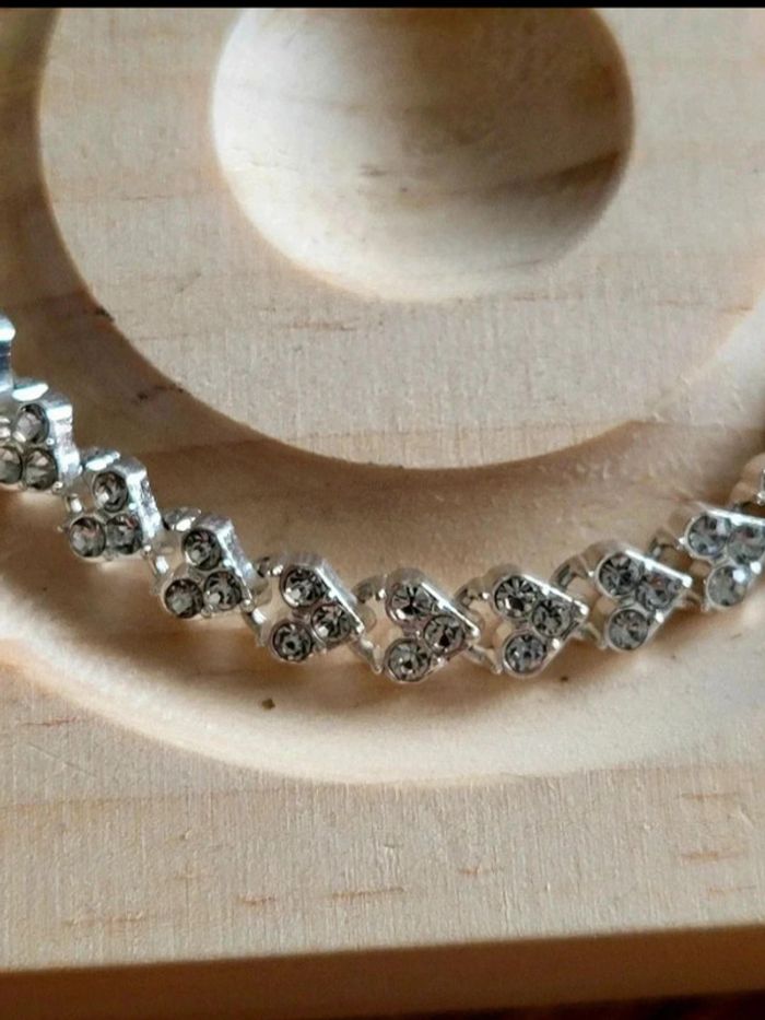 Bracelet fleurs strass argenté – bijou fantaisie élégant femme – chaîne fine brillante chic soirée - photo numéro 6