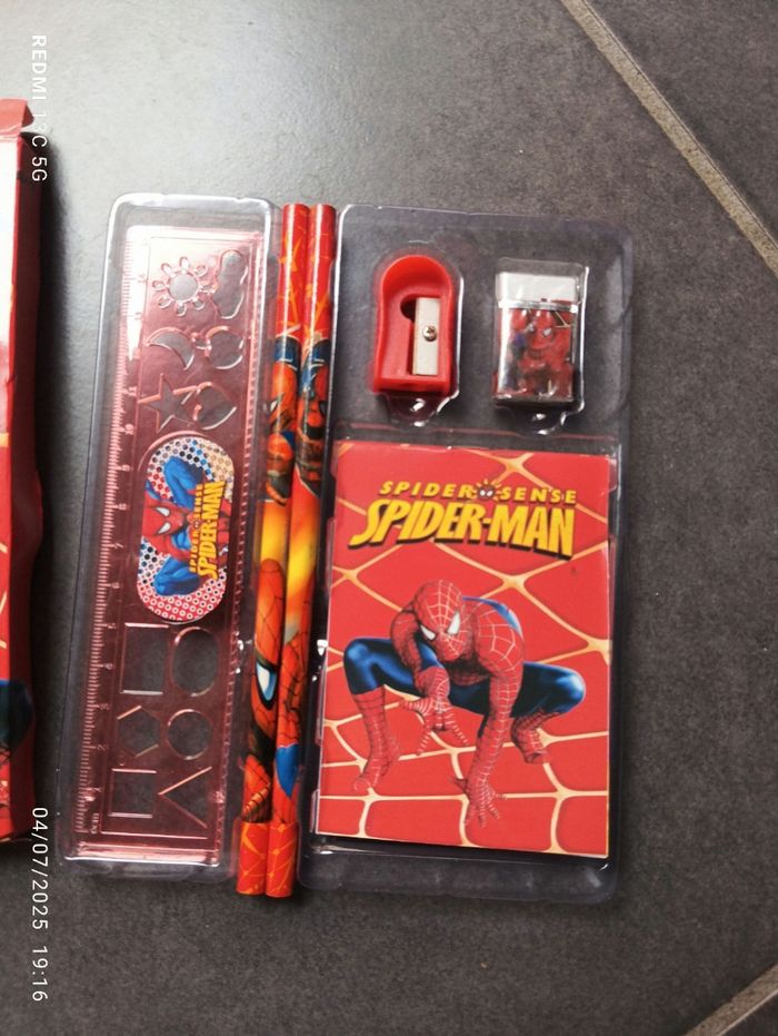 Set de fournitures Spiderman - photo numéro 3