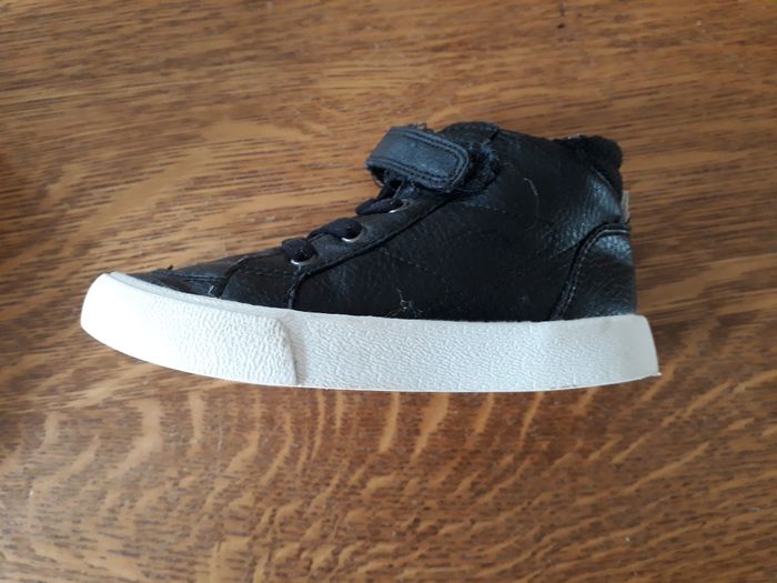 Chaussures , Baskets montantes noires Kiabi  P 25 - photo numéro 2