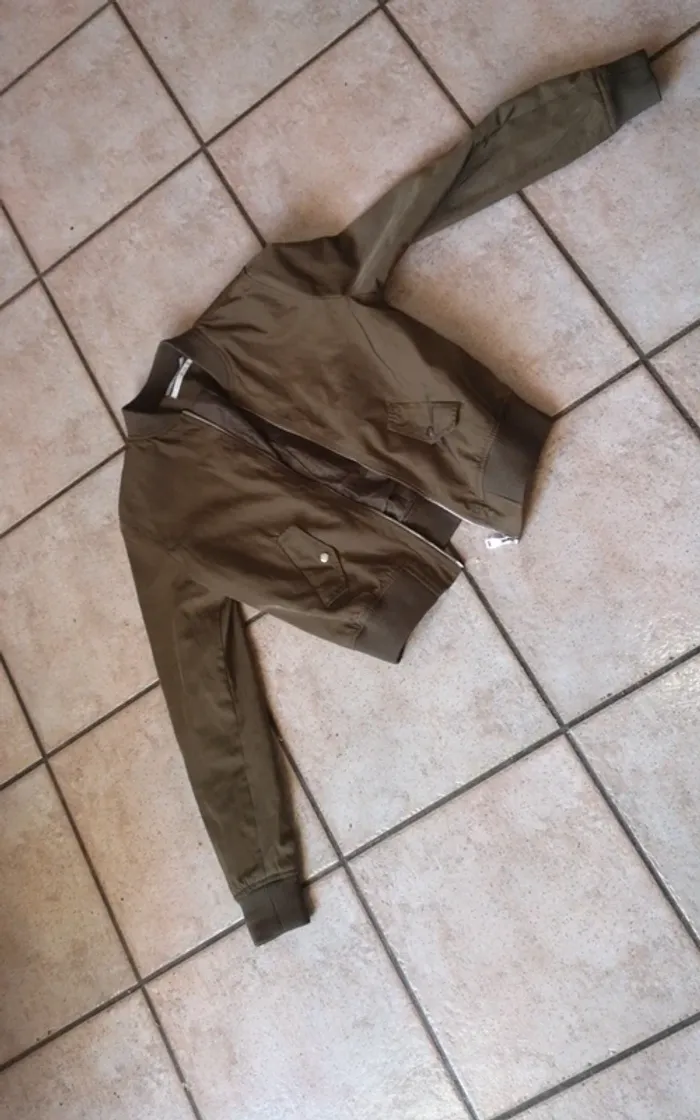 Veste bomber Bershka kaki - photo numéro 2