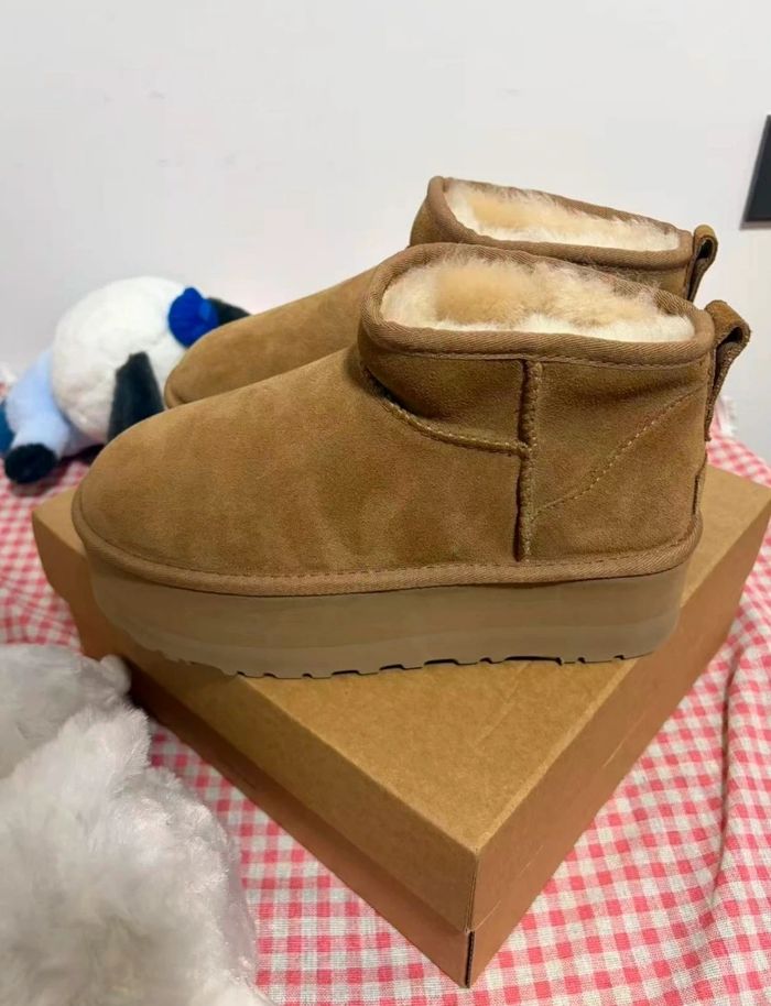 Neu. Ugg mini Platform Snow boots