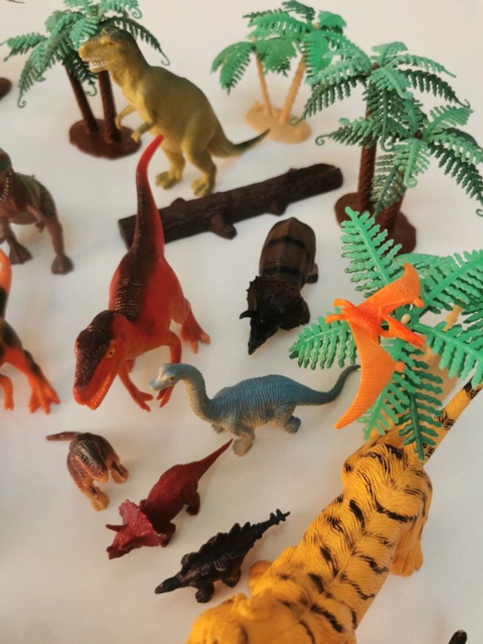 Lot de dinosaures et tigres - photo numéro 4